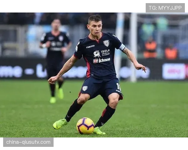 卡马文加与巴雷拉中场覆盖能力与活动范围对比：谁的跑动更高效？